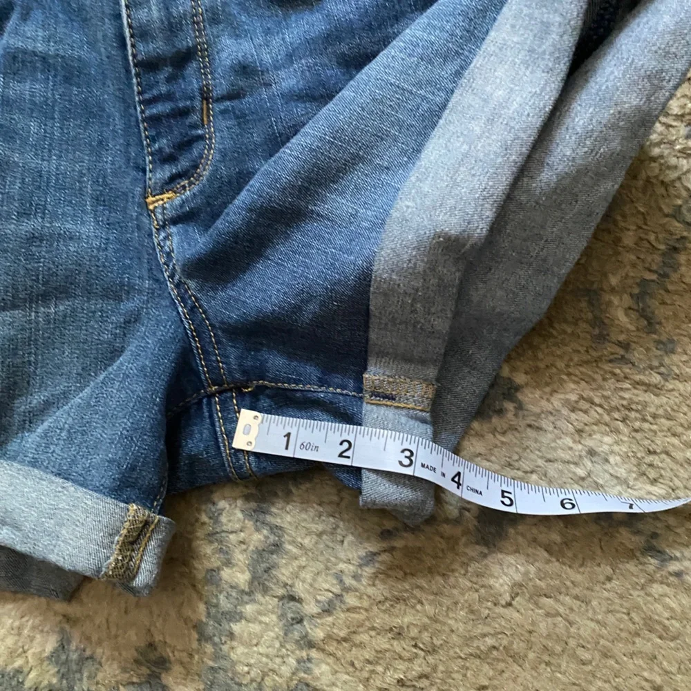 Universal thread cuff shorts - Picture 4 of 4